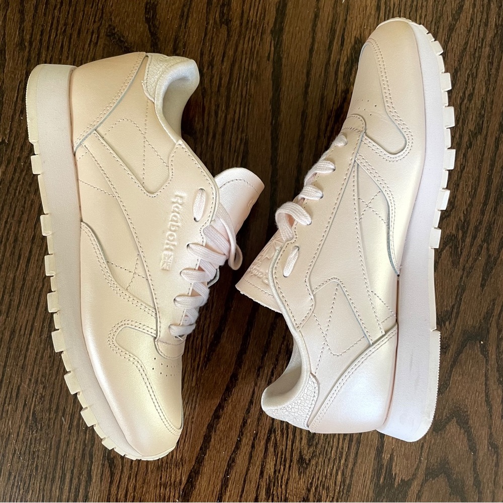 Reebok Classic Light Pink Pearlized Sneaker 7.5
